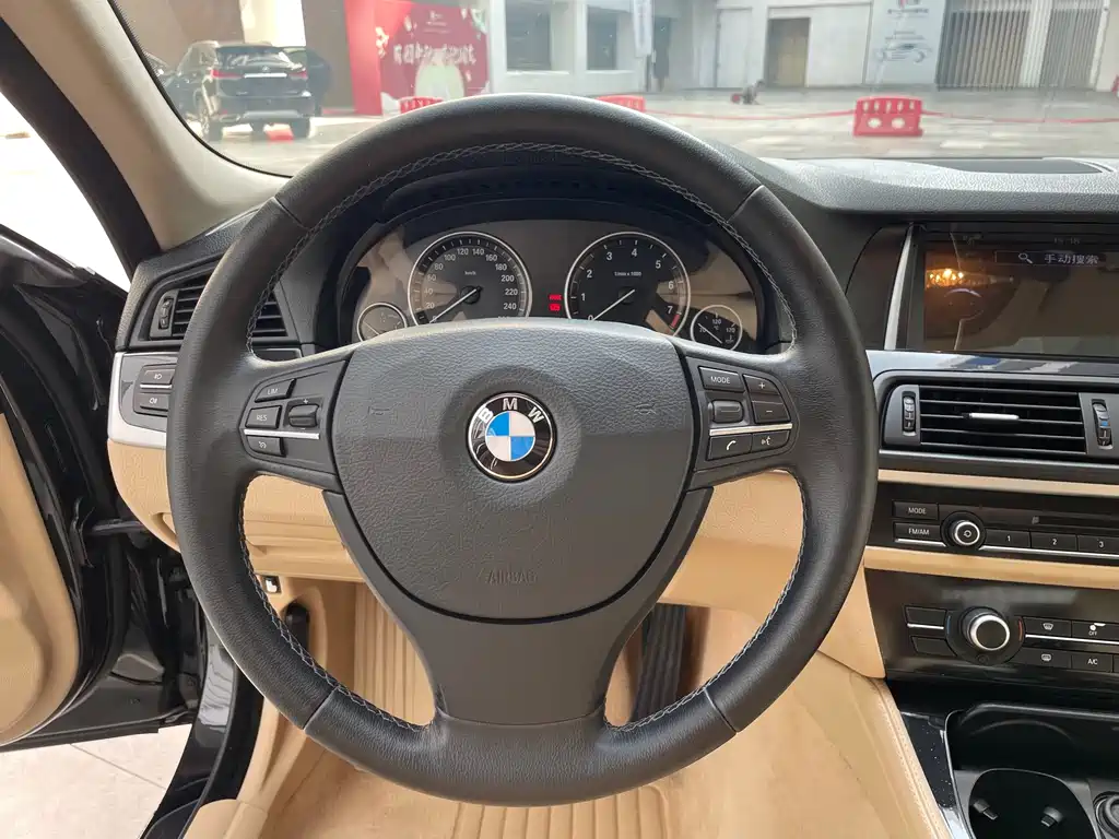 BMW 5 Series — миниатюра 10