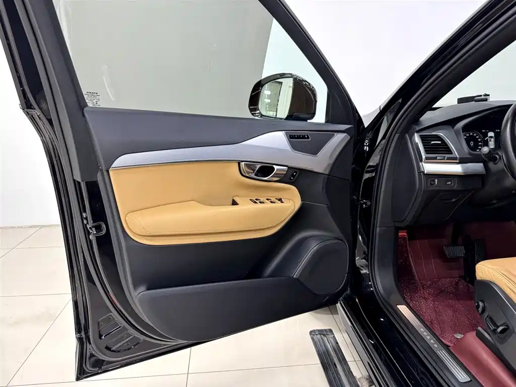Volvo XC90 2019 T5 5 мест V