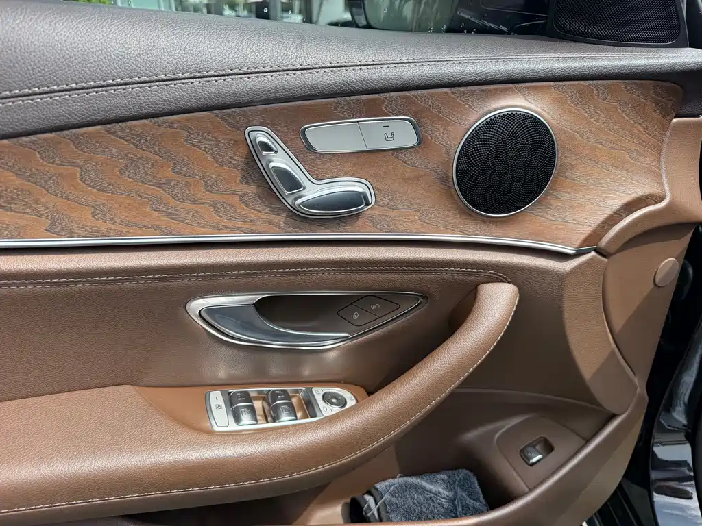 Mercedes-Benz E-Class — миниатюра 6