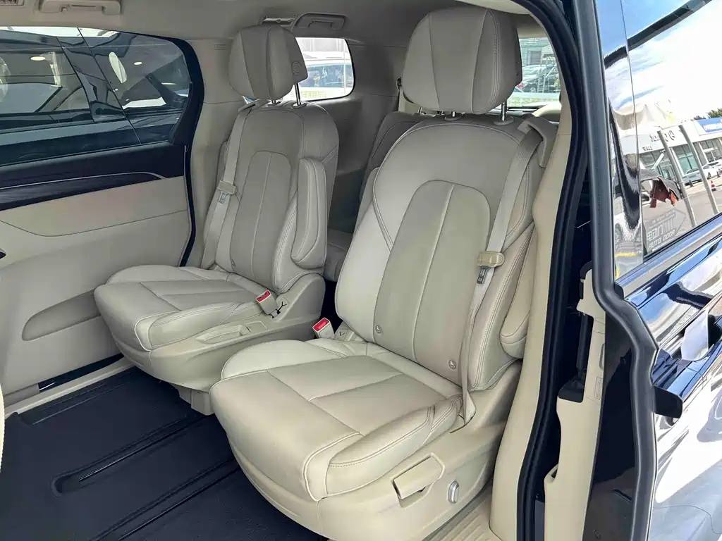 Buick GL8 — миниатюра 8
