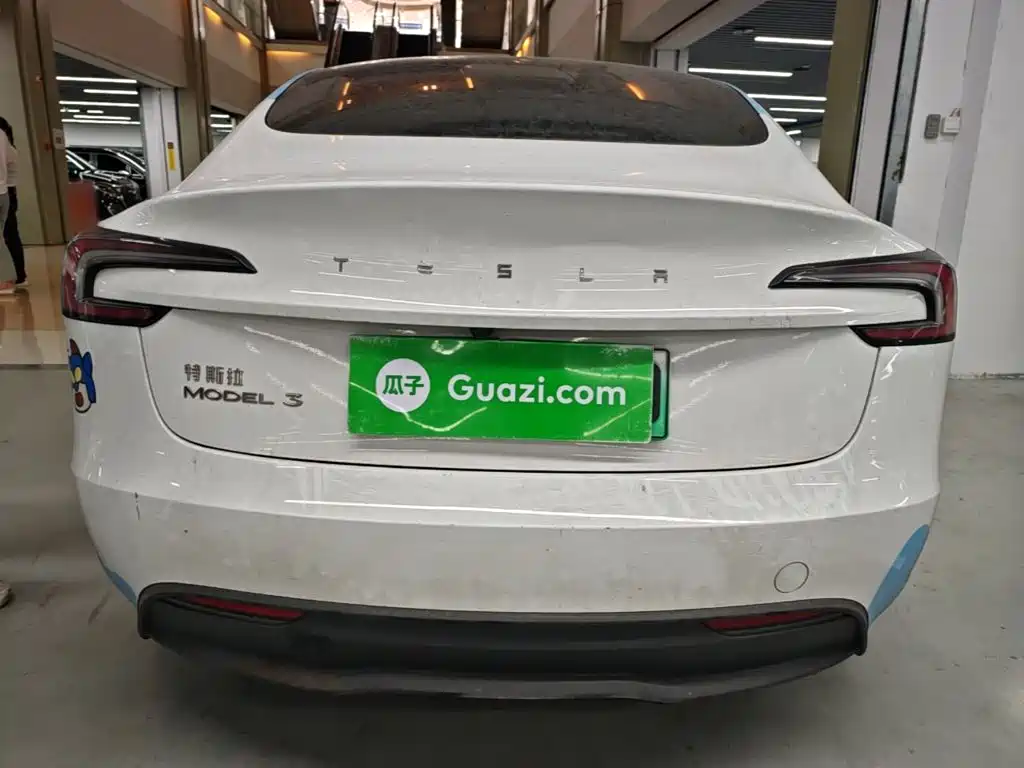 Tesla Model 3 — миниатюра 6