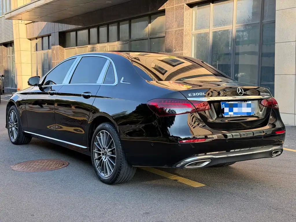 Mercedes-Benz E-Class — миниатюра 6
