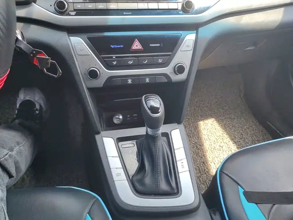 Hyundai Elantra — миниатюра 21