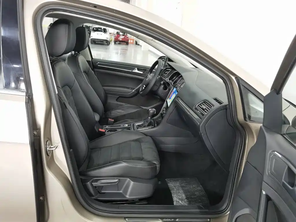 Volkswagen Golf — миниатюра 23