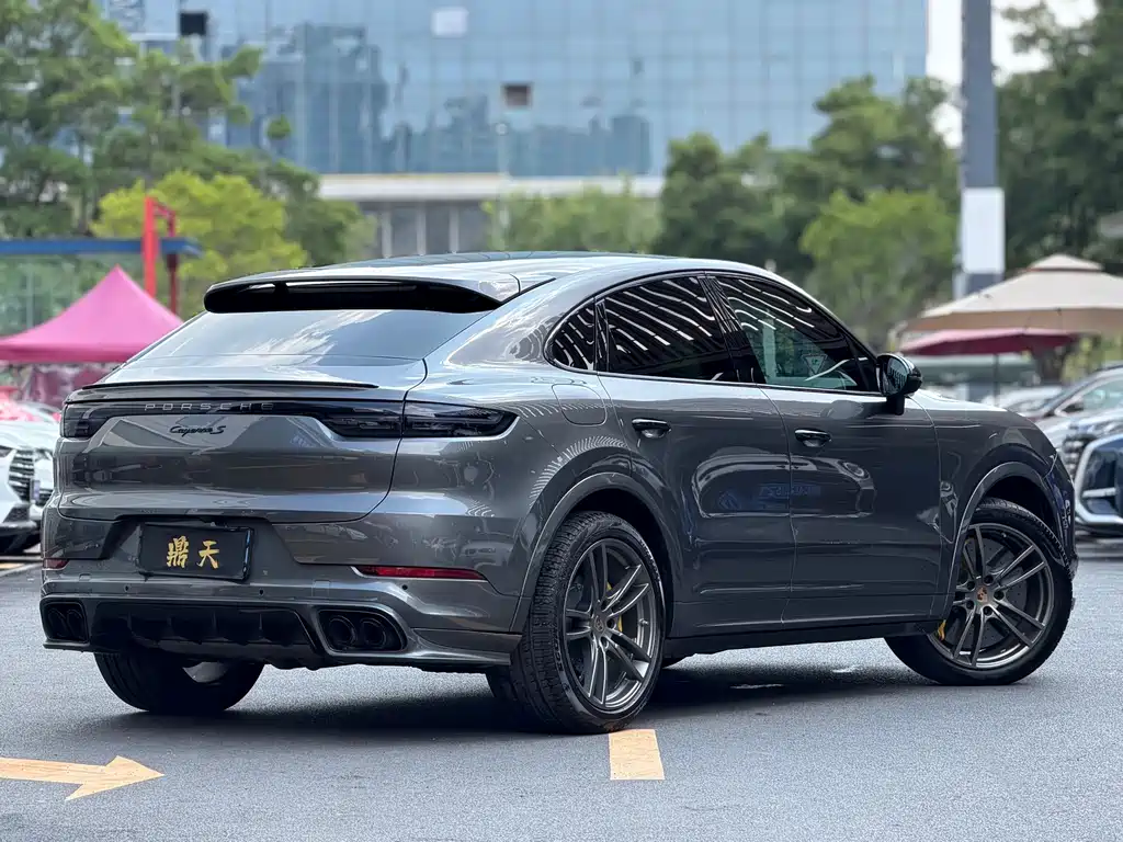 Porsche Cayenne — миниатюра 4
