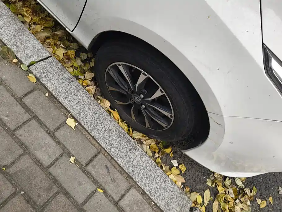 Toyota Yaris L — миниатюра 6