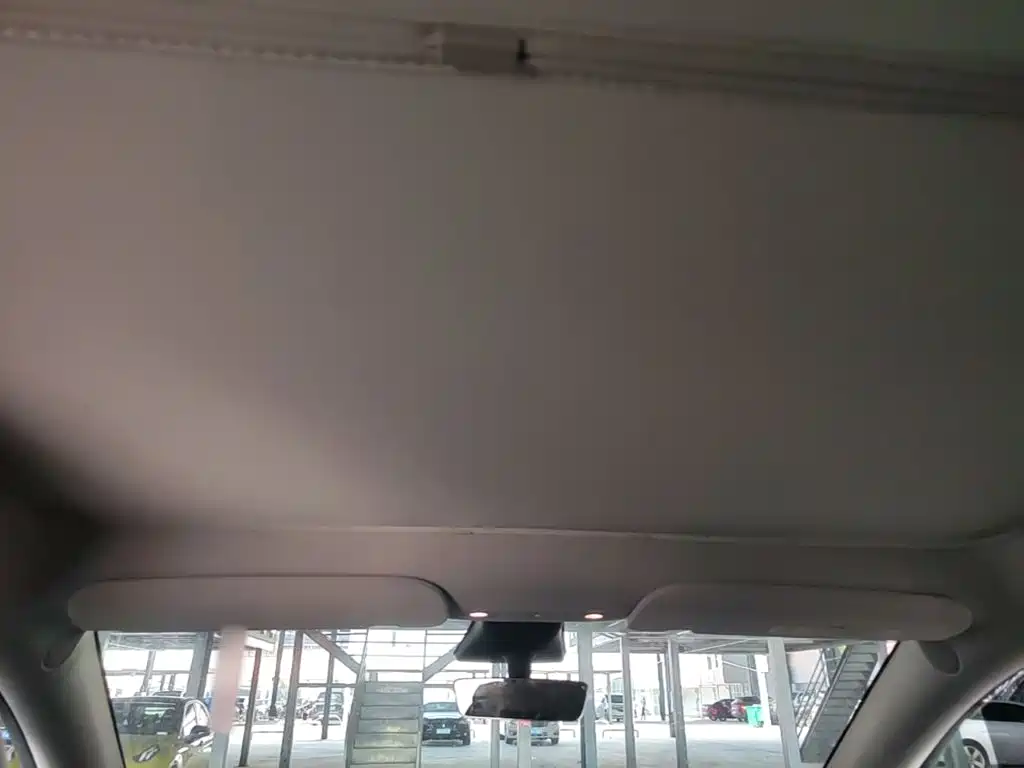 Tesla Model Y — миниатюра 18