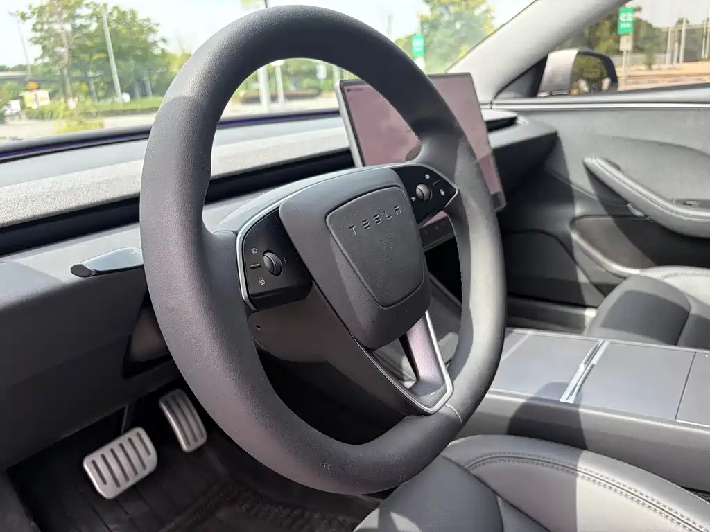 Tesla Model 3 — миниатюра 9