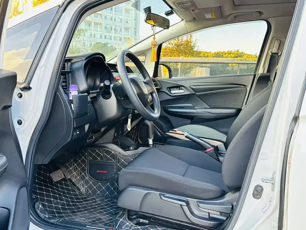 Honda Fit — миниатюра 8
