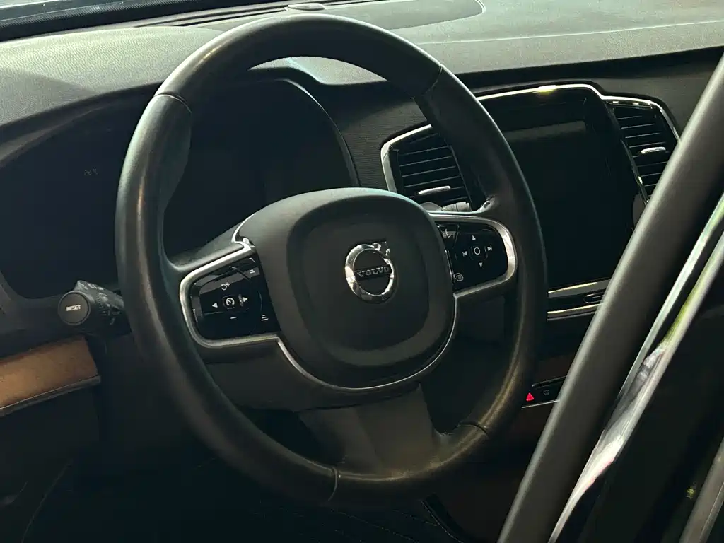 Volvo XC90 — миниатюра 8