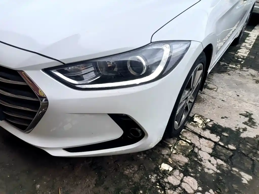 Hyundai Elantra — миниатюра 24