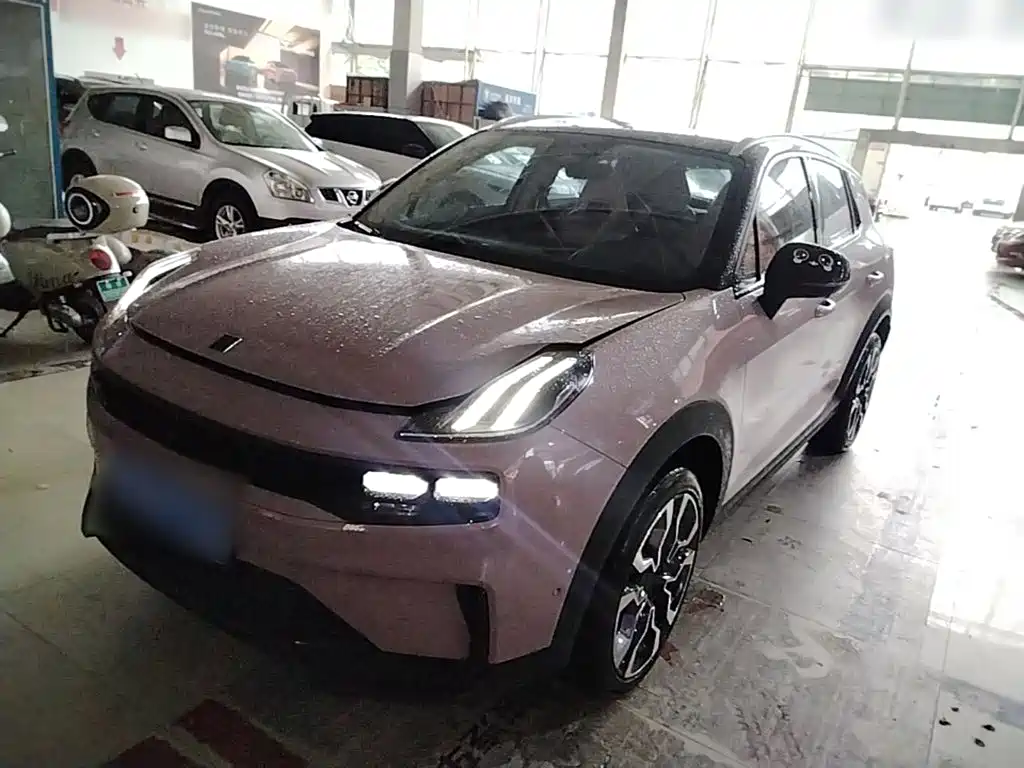 Lynk & Co 06
