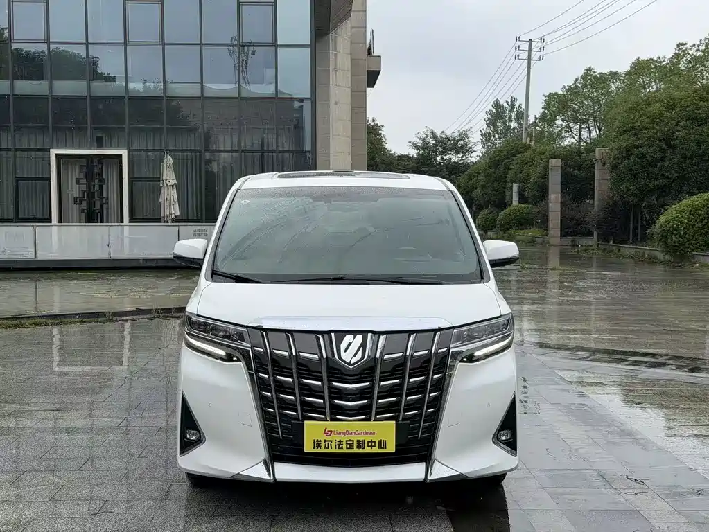 Toyota Alphard — миниатюра 2