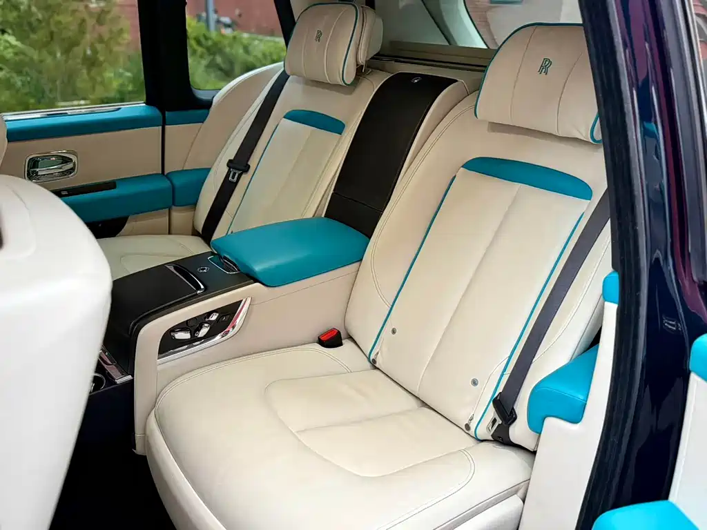 Rolls-Royce Cullinan 2018 мест