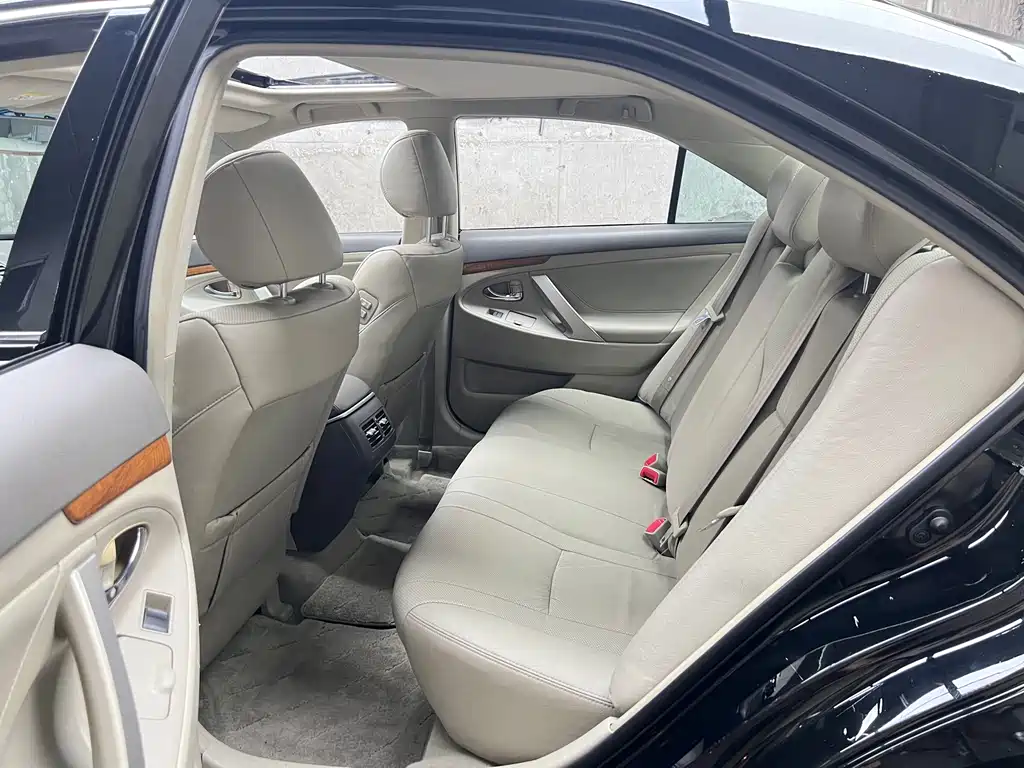 Toyota Camry — миниатюра 7
