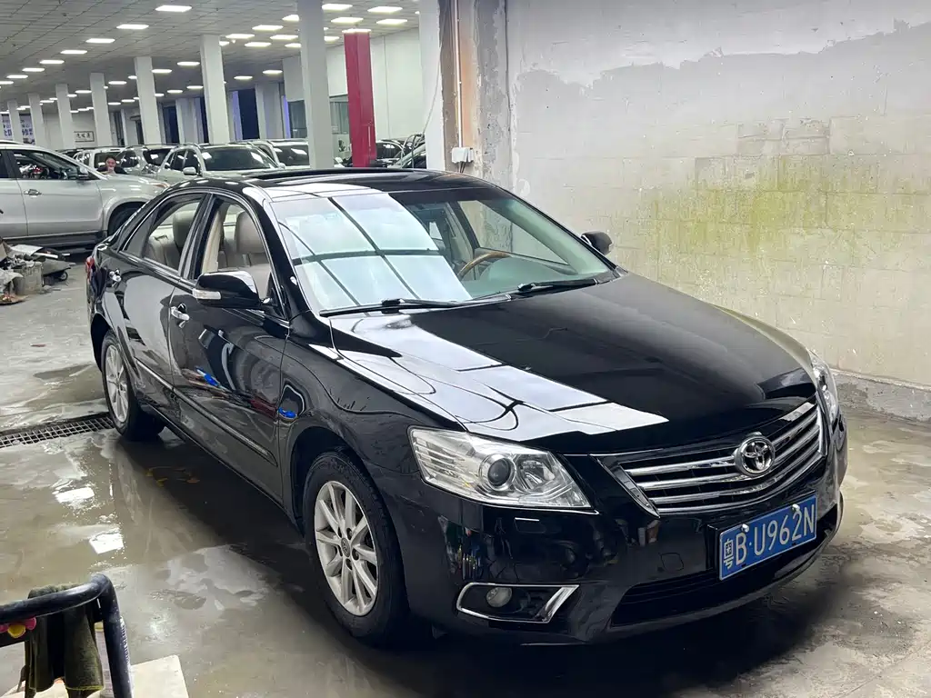 Toyota Camry — миниатюра 12