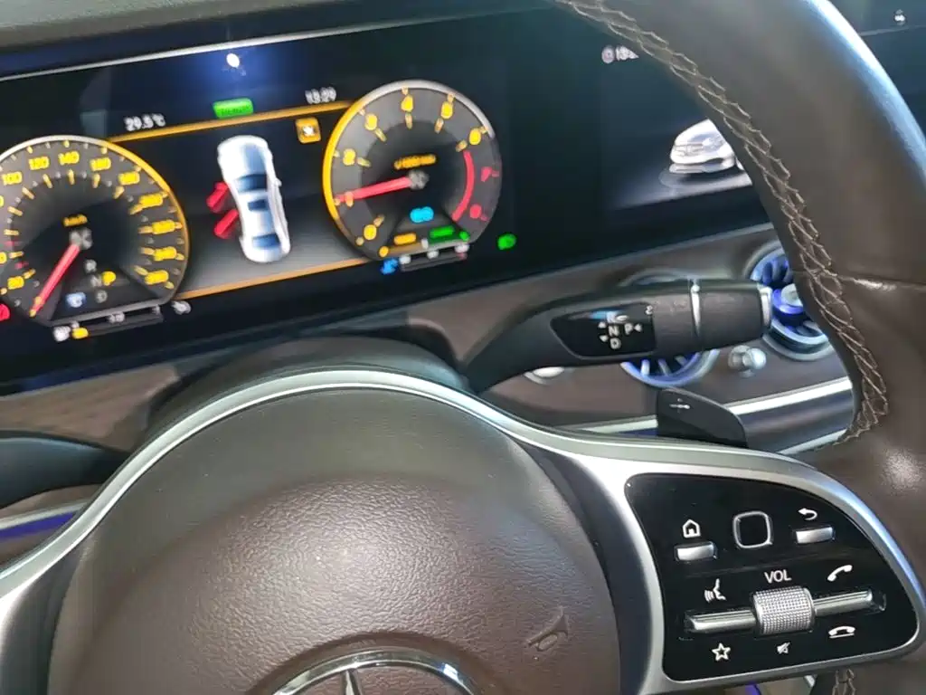 Mercedes-Benz E-Class — миниатюра 14