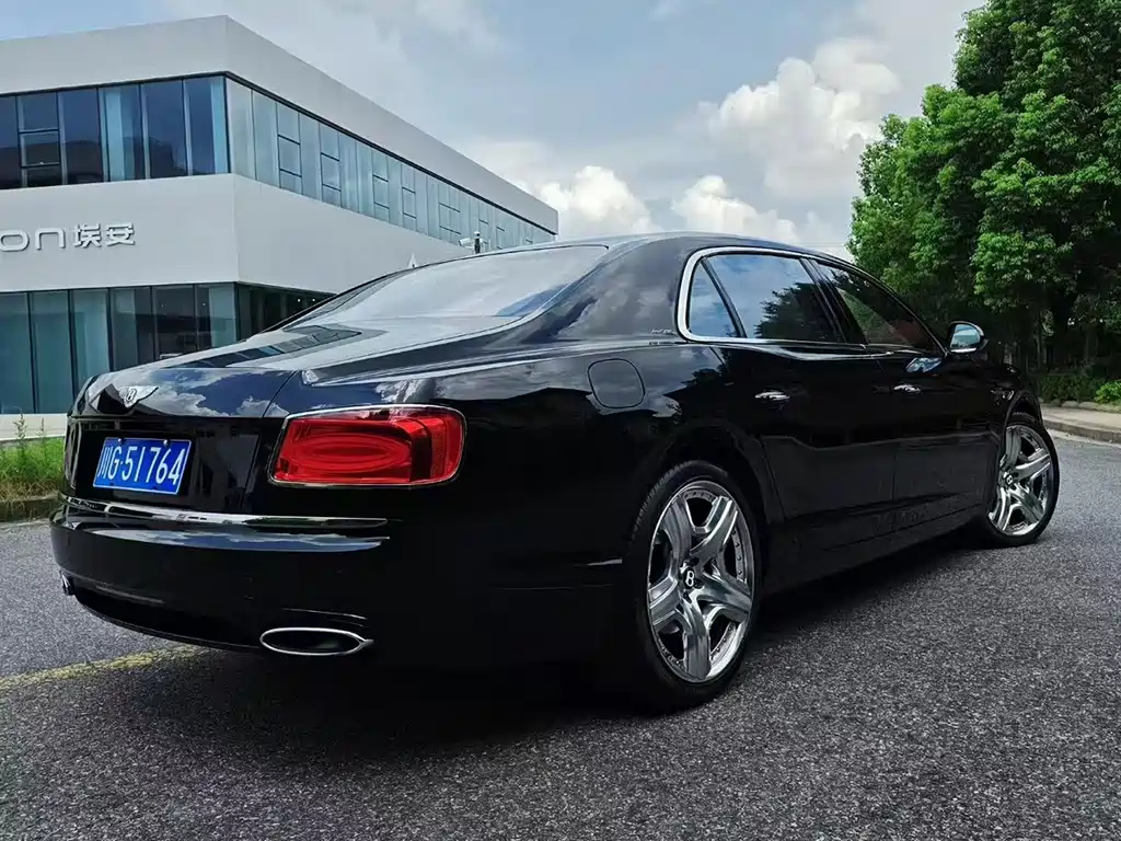 Bentley Flying Spur — миниатюра 3