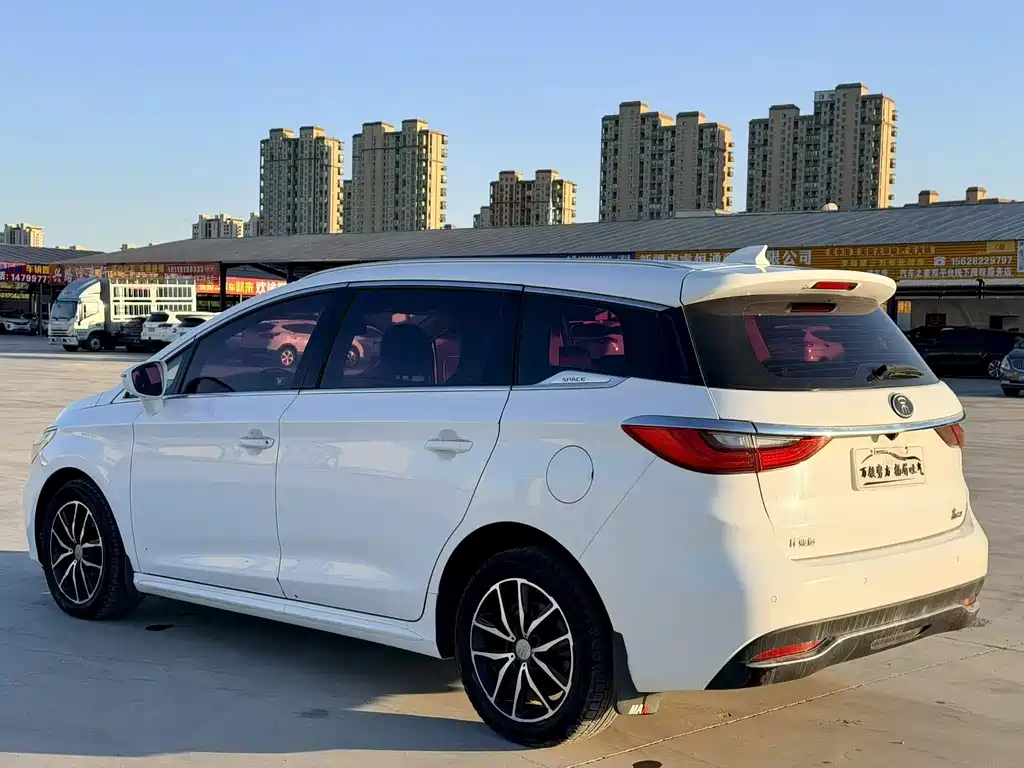BYD MAX — миниатюра 7