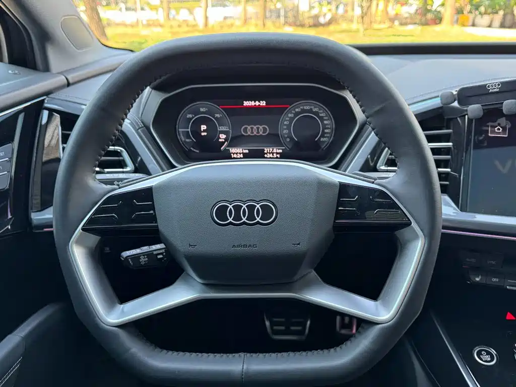 Audi Q4 e-tron — миниатюра 15