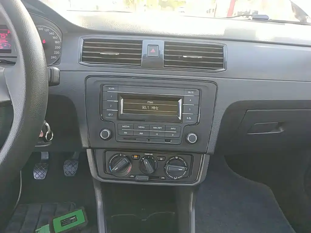 Volkswagen Santana — миниатюра 13