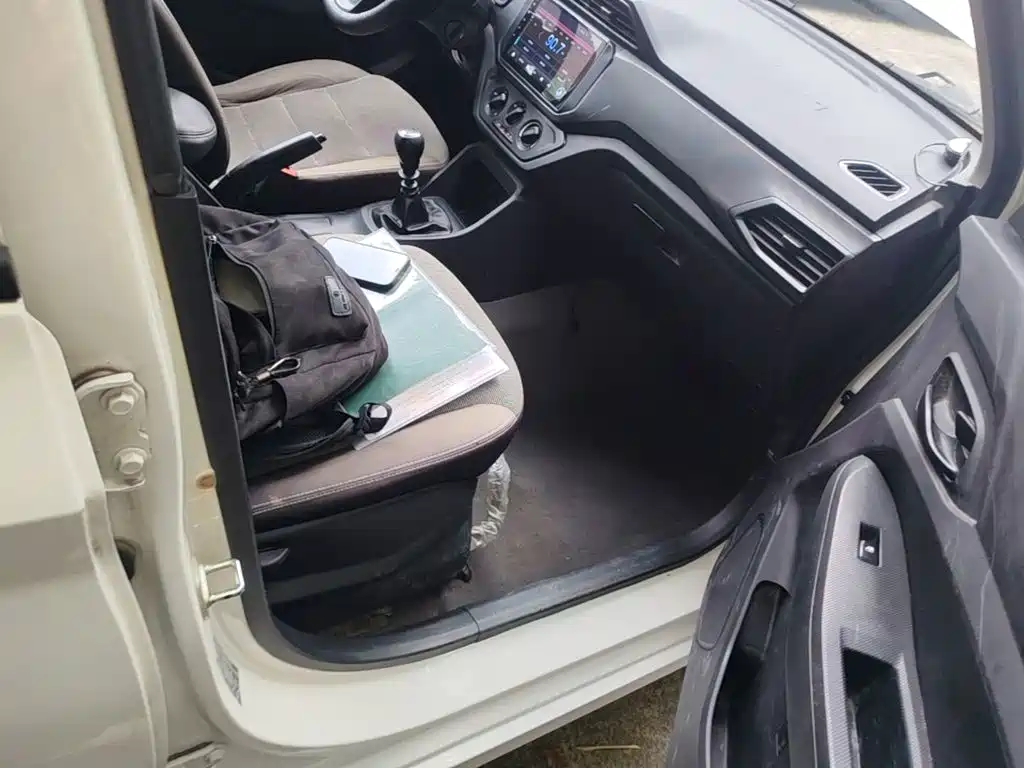 Wuling Hongguang — миниатюра 9
