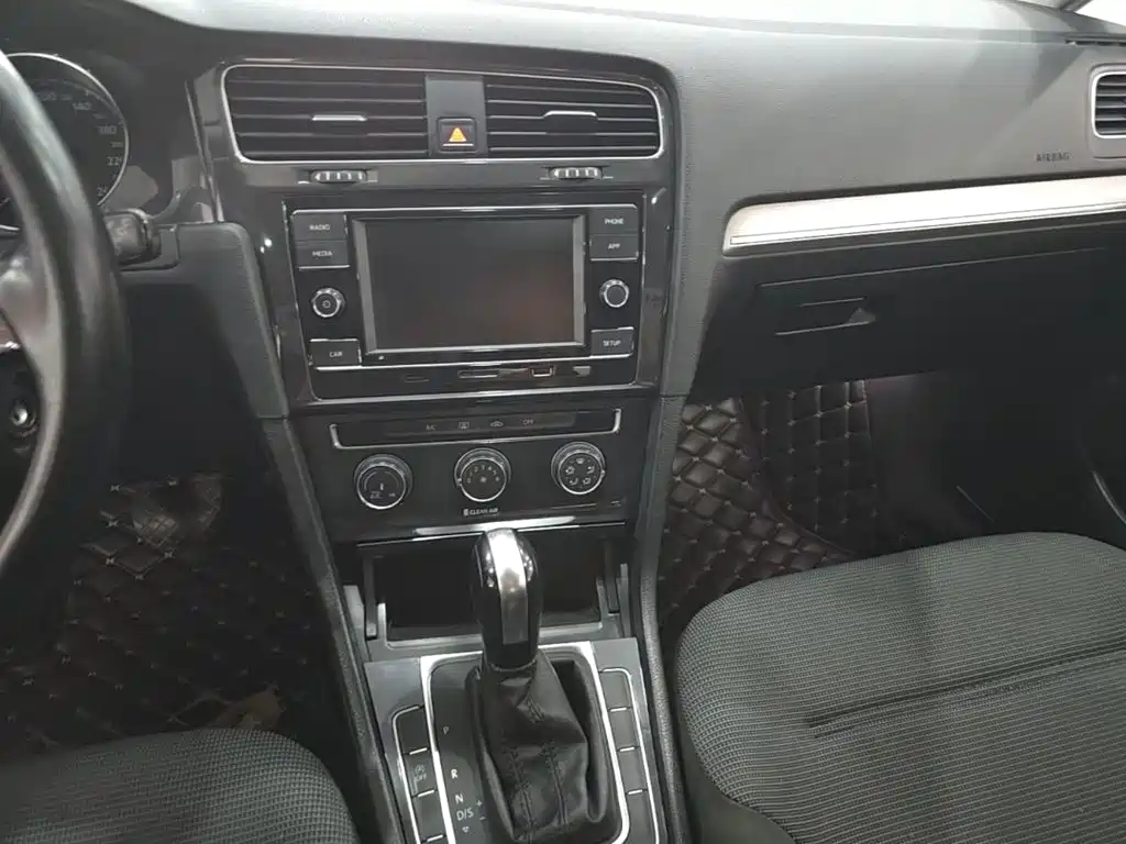 Volkswagen Golf — миниатюра 13