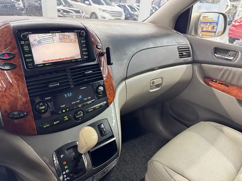 Toyota Sienna — миниатюра 14