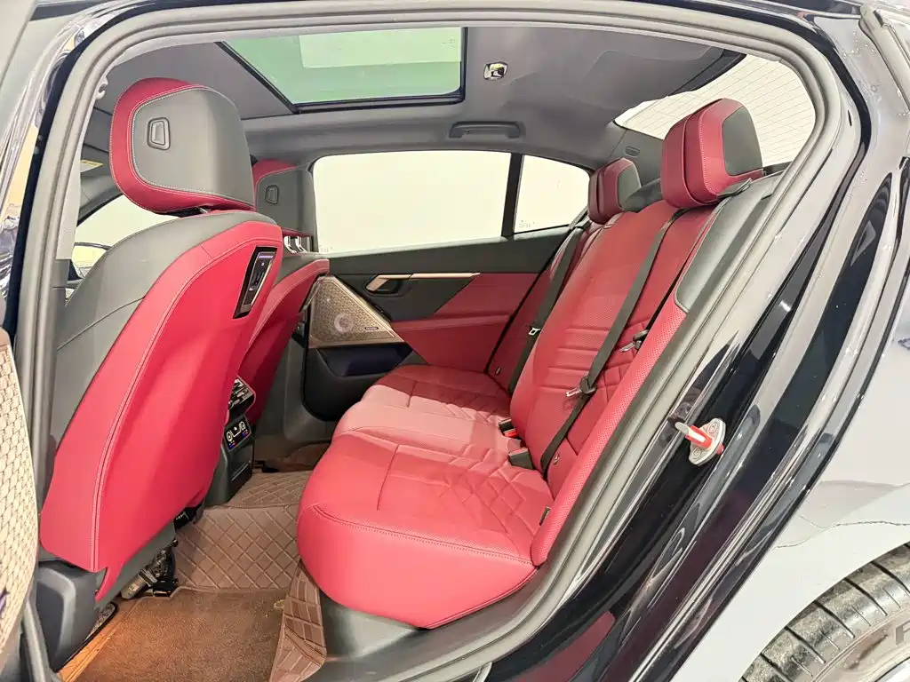 BMW 5 Series — миниатюра 22