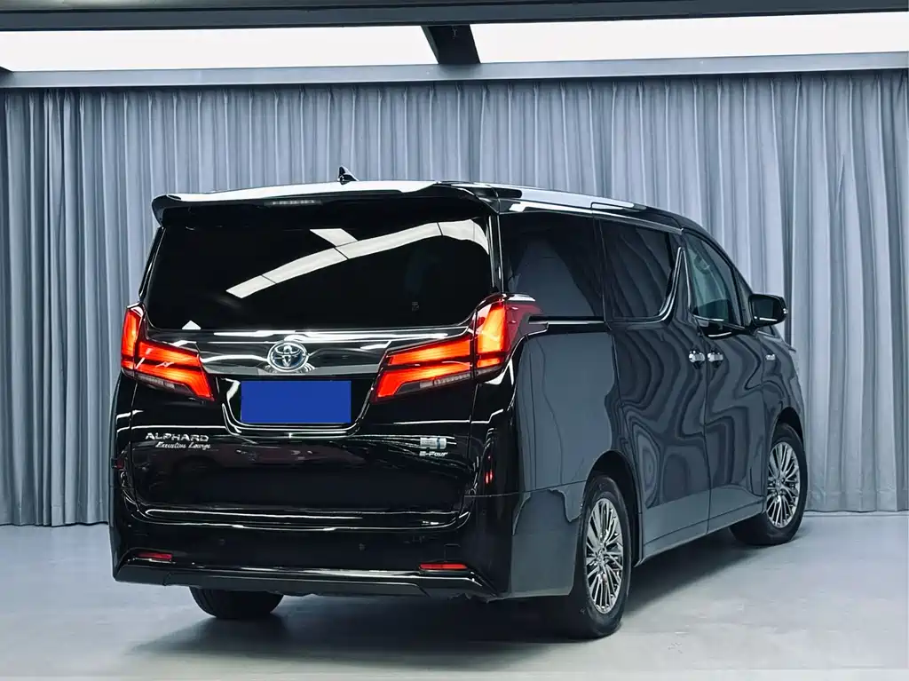 Toyota Alphard — миниатюра 6