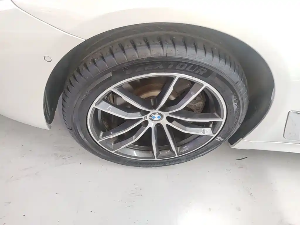 BMW 5 Series — миниатюра 23