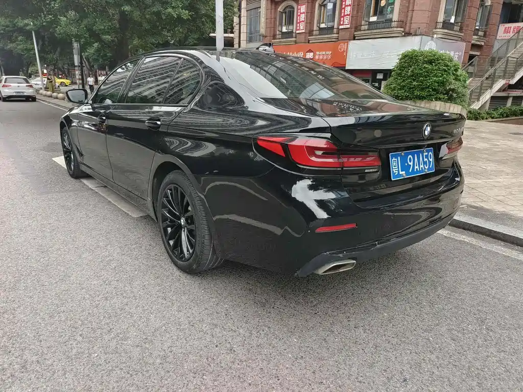 BMW 5 Series — миниатюра 9