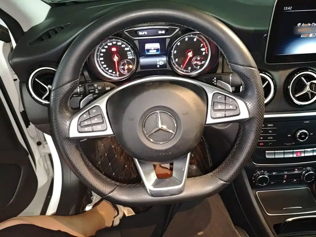 Mercedes-Benz GLA — миниатюра 11