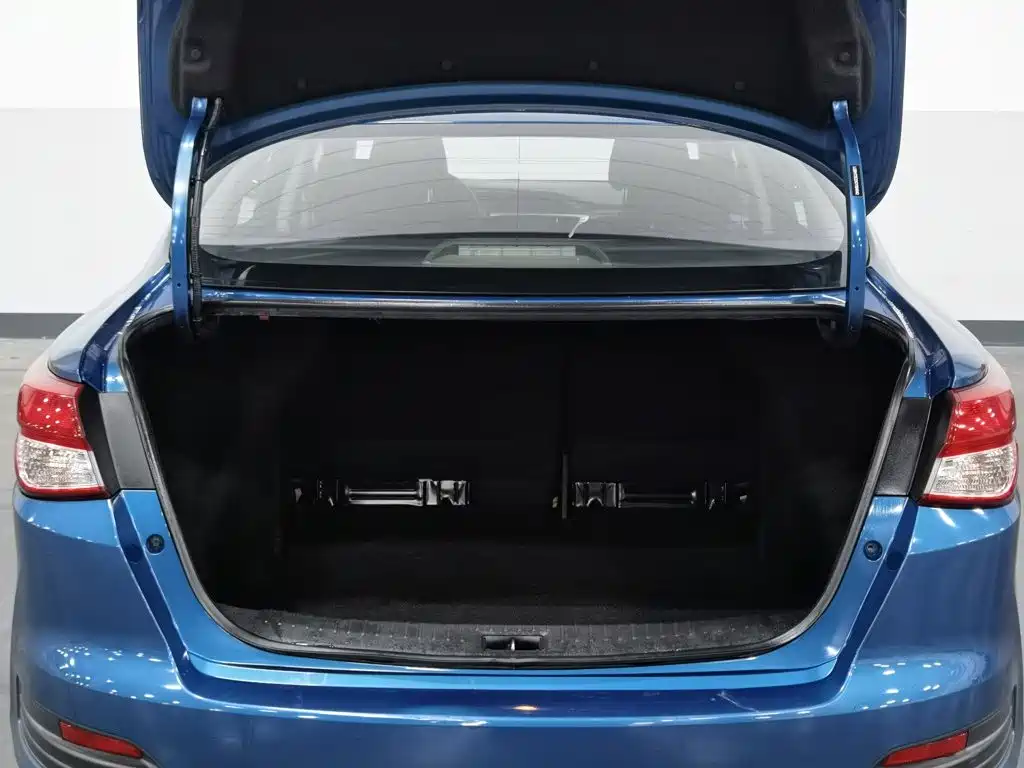 Nissan Bluebird — миниатюра 16
