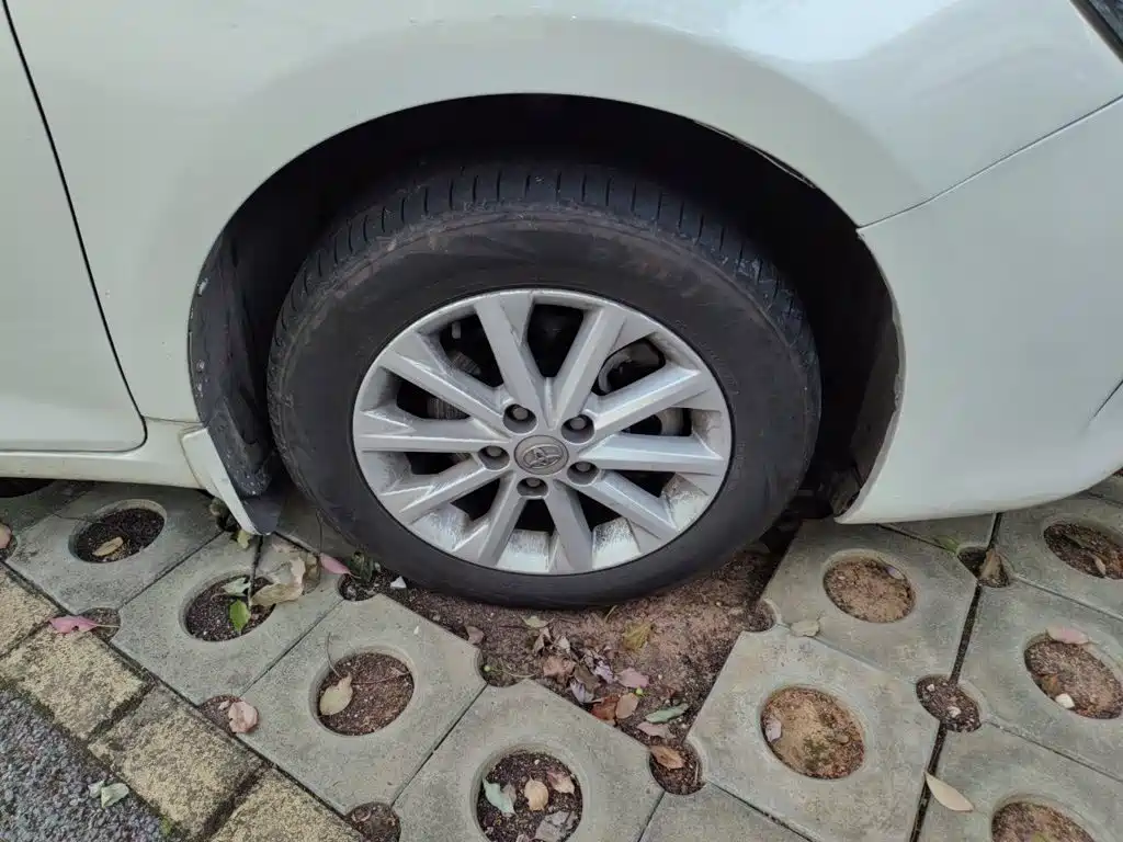 Toyota Camry — миниатюра 24
