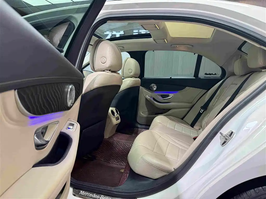 Mercedes-Benz C-Class — миниатюра 6