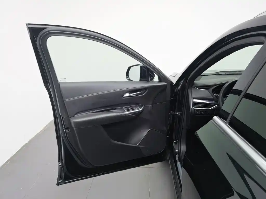 Cadillac XT4 — миниатюра 8