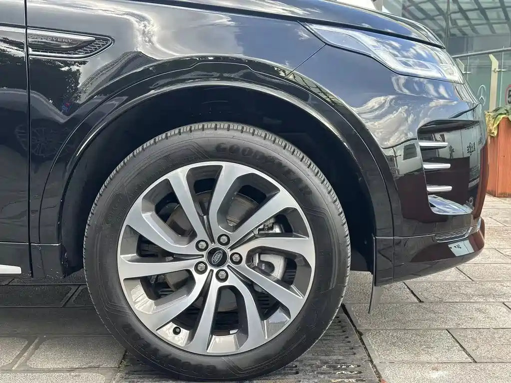 Land Rover Discovery Sport — миниатюра 18