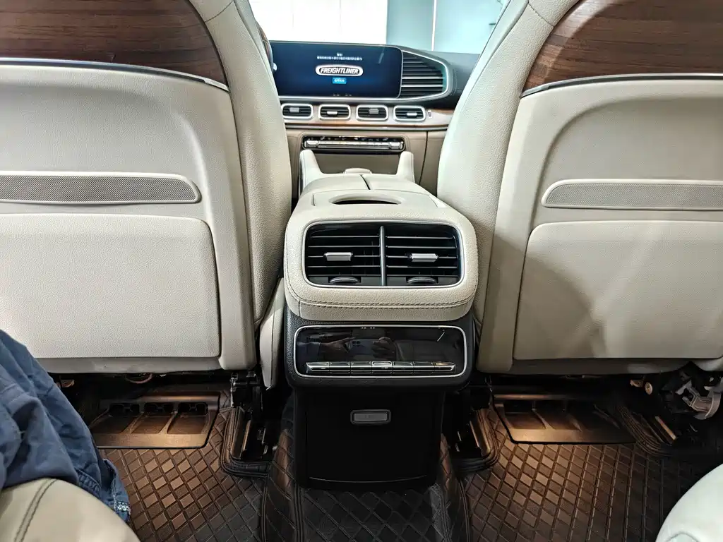 Mercedes-Benz GLS — миниатюра 23