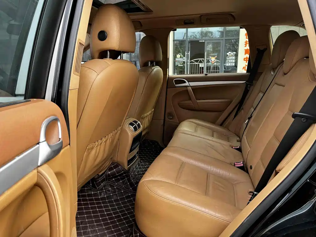 Porsche Cayenne — миниатюра 12