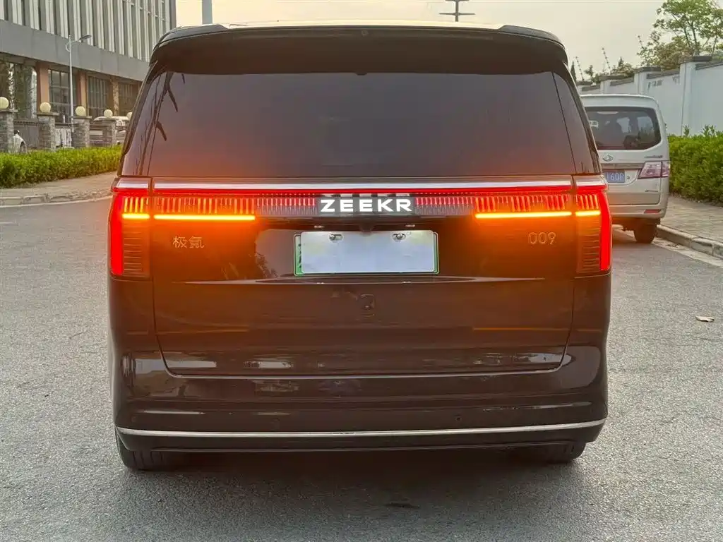 Zeekr 009 2024 мест 108kWh
