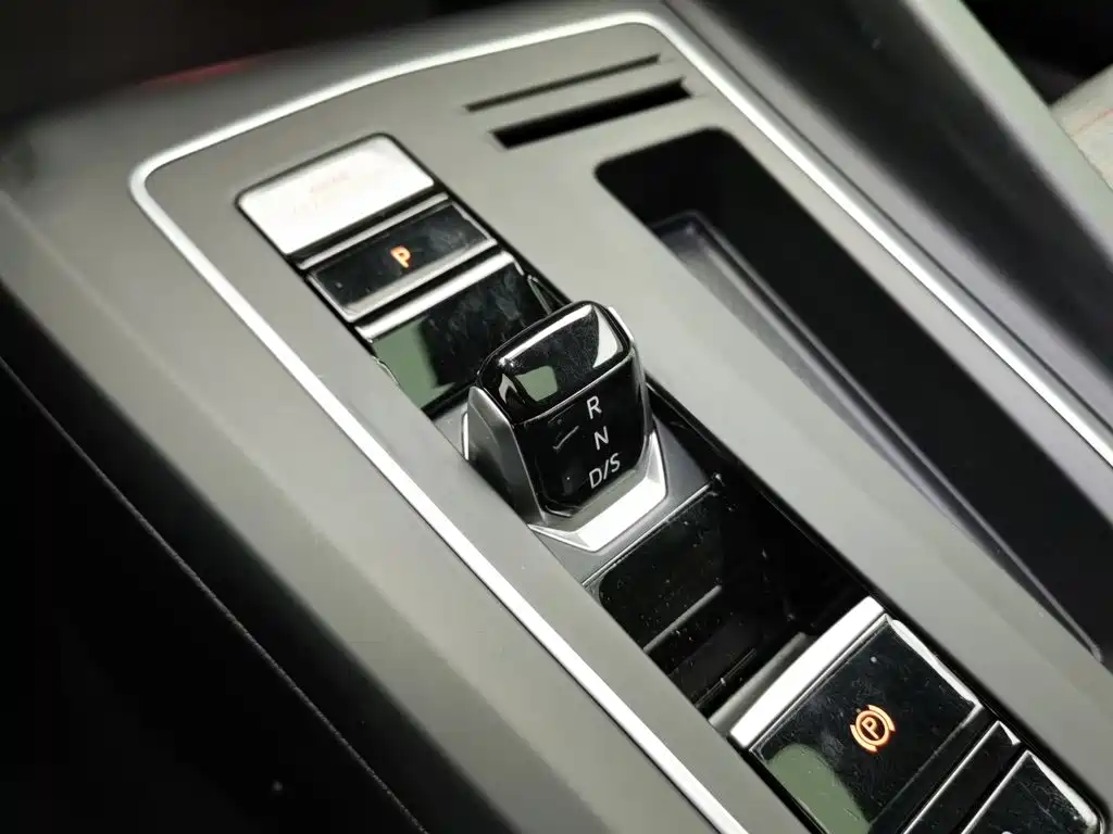 Volkswagen Golf GTI — миниатюра 13
