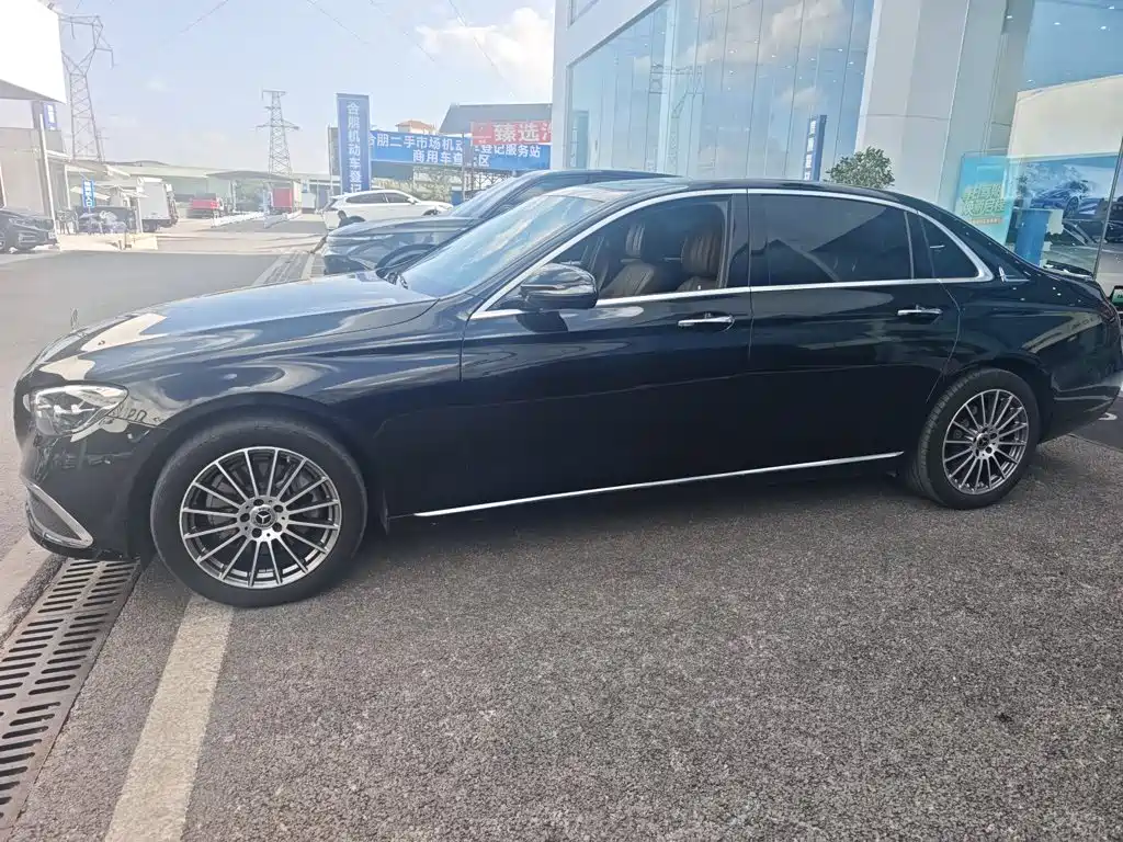 Mercedes-Benz E-Class — миниатюра 7