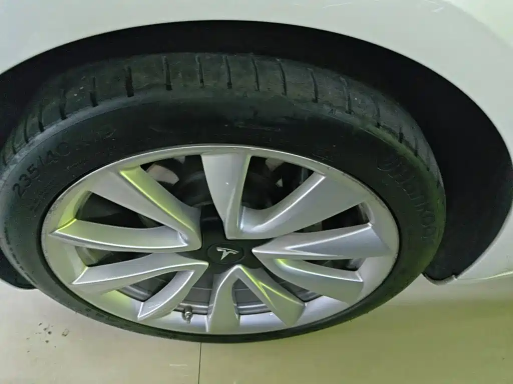 Tesla Model 3 — миниатюра 23
