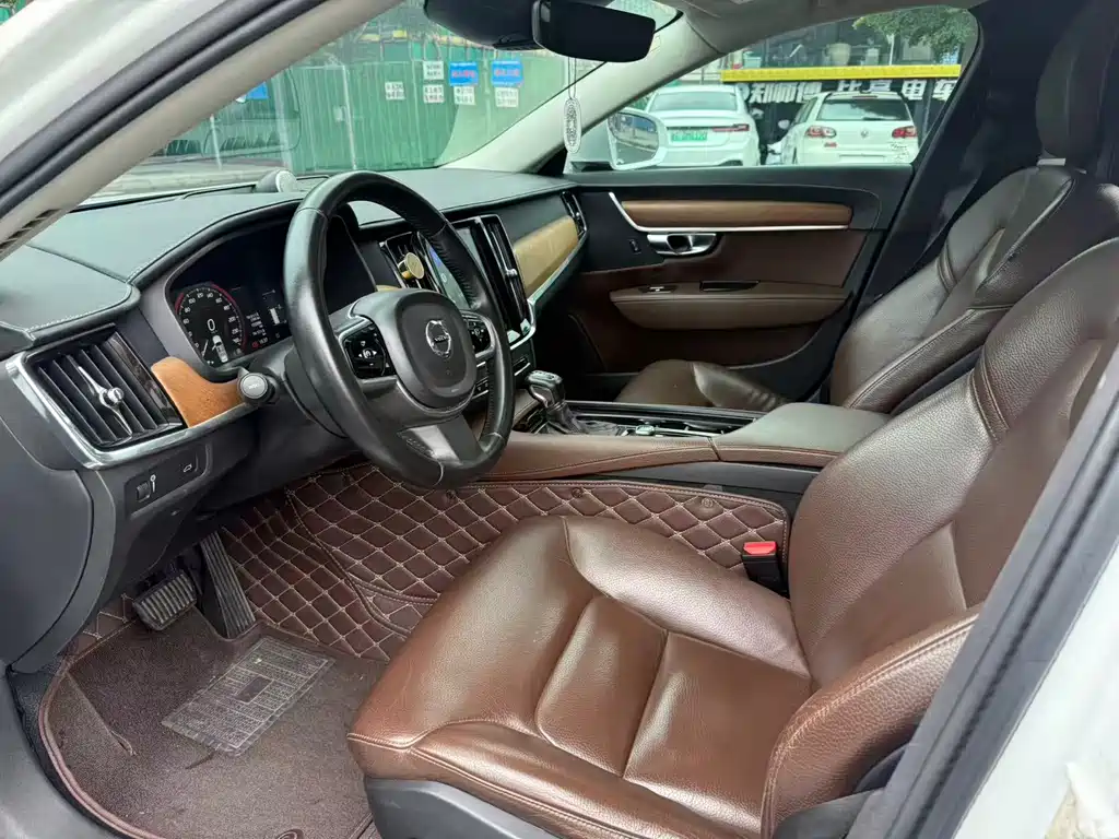Volvo S90 — миниатюра 7