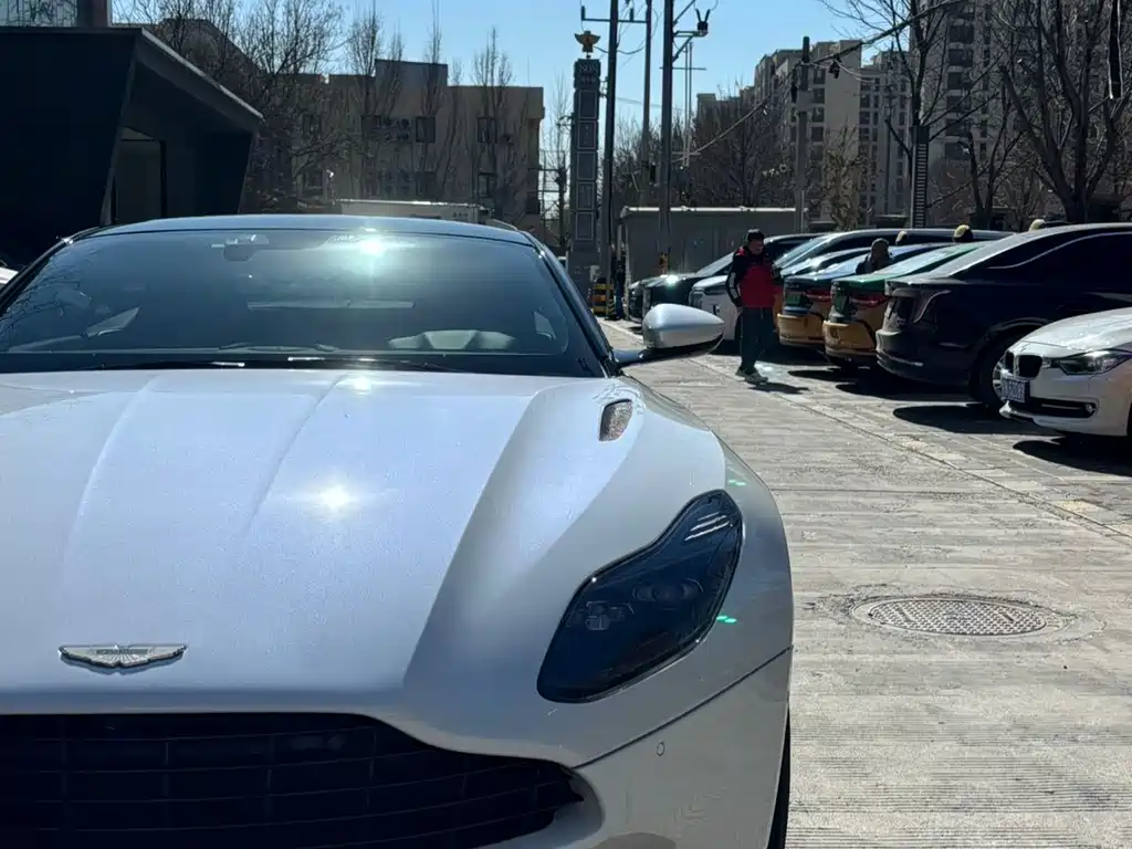 Aston Martin DB11 2019 4.0T V8 Coupe