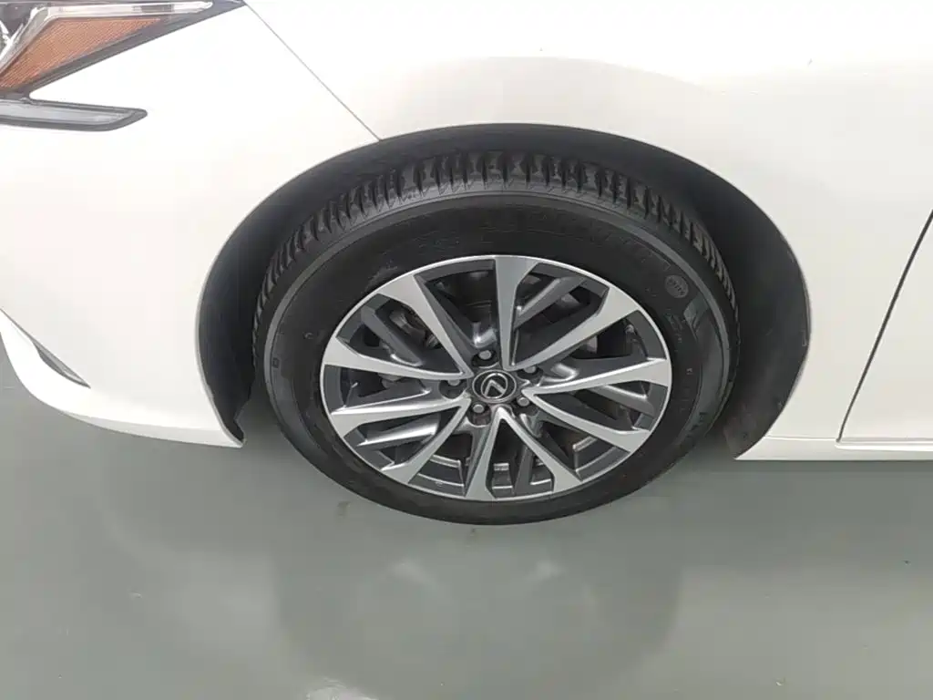 Lexus ES — миниатюра 23