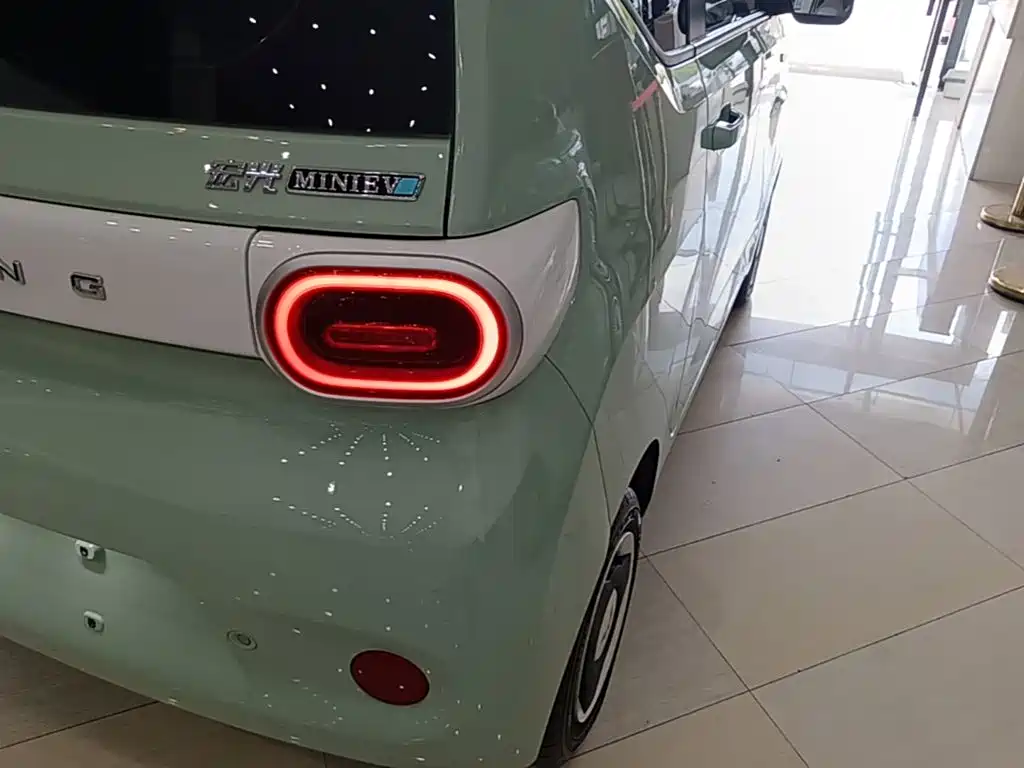 Wuling MINIEV — миниатюра 8