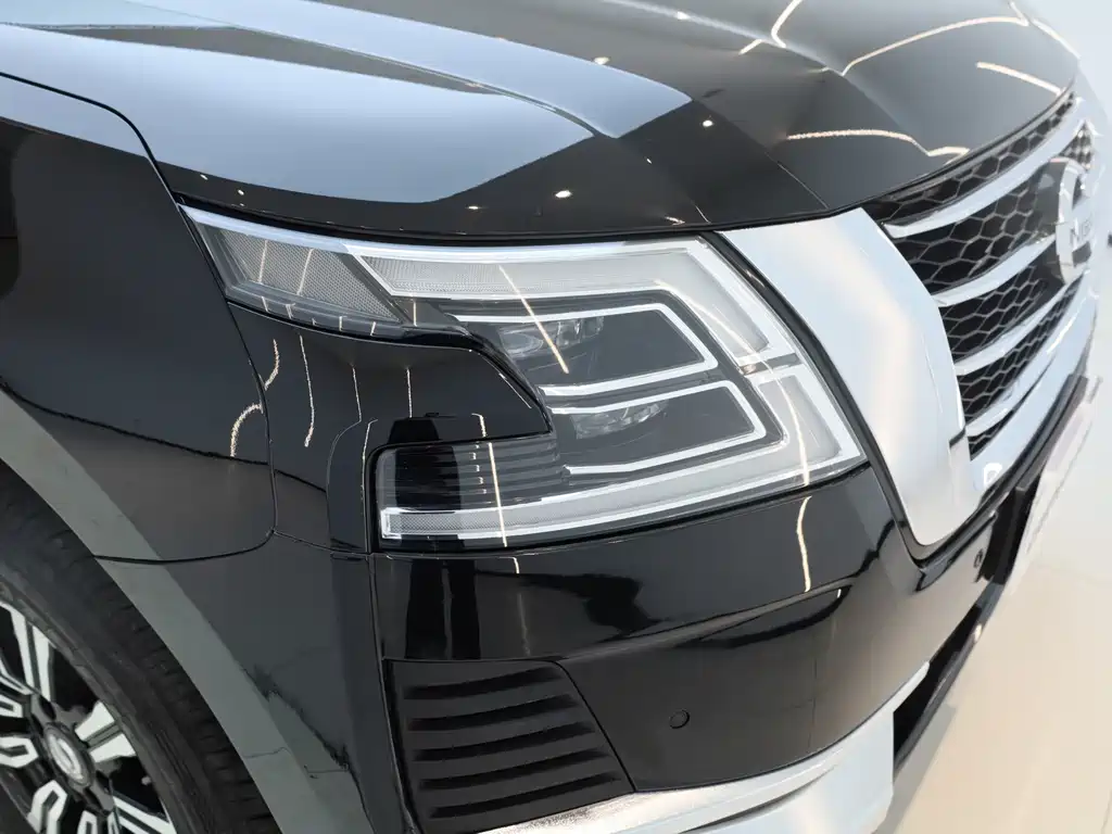Nissan Patrol — миниатюра 27