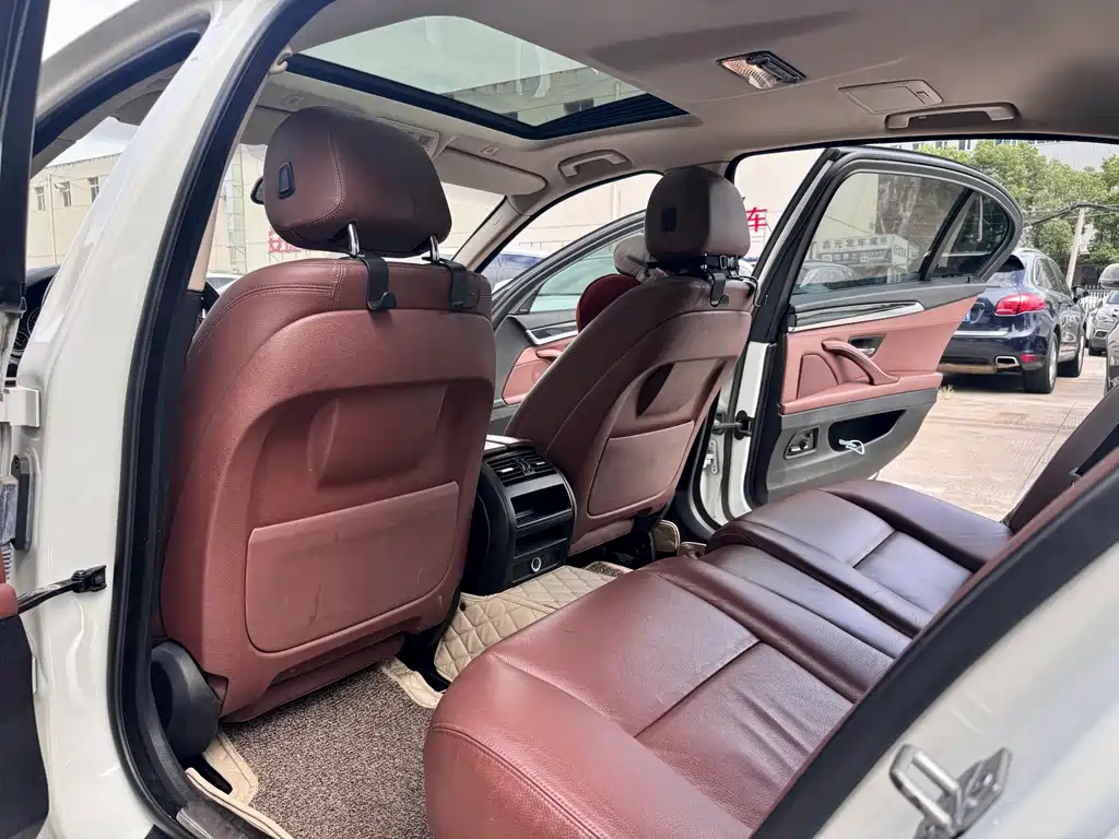 BMW 5 Series — миниатюра 5